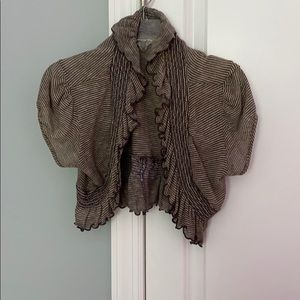 Cropped light weight short sleeved sweater